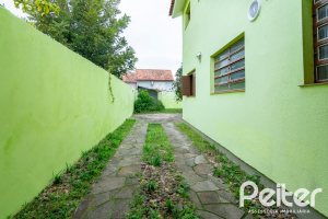 Casa à venda com 493m², 4 dormitórios, 1 suíte, 6 vagas, no bairro Ipanema em Porto Alegre