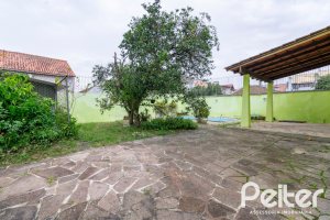 Casa à venda com 493m², 4 dormitórios, 1 suíte, 6 vagas, no bairro Ipanema em Porto Alegre