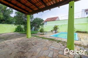 Casa à venda com 493m², 4 dormitórios, 1 suíte, 6 vagas, no bairro Ipanema em Porto Alegre