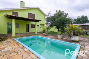 Casa à venda com 493m², 4 dormitórios, 1 suíte, 6 vagas, no bairro Ipanema em Porto Alegre