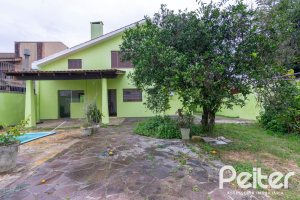 Casa à venda com 493m², 4 dormitórios, 1 suíte, 6 vagas, no bairro Ipanema em Porto Alegre