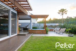 Casa em Condomínio à venda com 308m², 3 dormitórios, 3 suítes, 2 vagas, no bairro Alphaville em PORTO ALEGRE