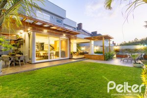 Casa em Condomínio à venda com 308m², 3 dormitórios, 3 suítes, 2 vagas, no bairro Alphaville em PORTO ALEGRE