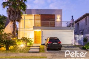 Casa em Condomínio à venda com 308m², 3 dormitórios, 3 suítes, 2 vagas, no bairro Alphaville em PORTO ALEGRE