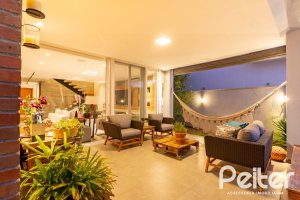 Casa em Condomínio à venda com 308m², 3 dormitórios, 3 suítes, 2 vagas, no bairro Alphaville em PORTO ALEGRE