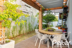 Casa em Condomínio à venda com 308m², 3 dormitórios, 3 suítes, 2 vagas, no bairro Alphaville em PORTO ALEGRE