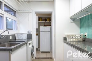 Casa em Condomínio à venda com 308m², 3 dormitórios, 3 suítes, 2 vagas, no bairro Alphaville em PORTO ALEGRE