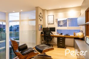 Casa em Condomínio à venda com 308m², 3 dormitórios, 3 suítes, 2 vagas, no bairro Alphaville em PORTO ALEGRE