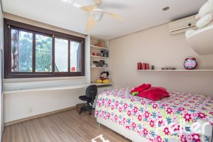 Casa em Condomínio à venda com 280m², 4 dormitórios, 2 suítes, 5 vagas, no bairro Cavalhada em PORTO ALEGRE