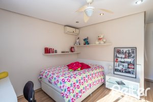 Casa em Condomínio à venda com 280m², 4 dormitórios, 2 suítes, 5 vagas, no bairro Cavalhada em PORTO ALEGRE