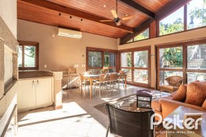 Casa em Condomínio à venda com 280m², 4 dormitórios, 2 suítes, 5 vagas, no bairro Cavalhada em PORTO ALEGRE