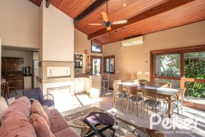 Casa em Condomínio à venda com 280m², 4 dormitórios, 2 suítes, 5 vagas, no bairro Cavalhada em PORTO ALEGRE