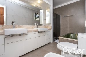 Casa em Condomínio à venda com 280m², 4 dormitórios, 2 suítes, 5 vagas, no bairro Cavalhada em PORTO ALEGRE