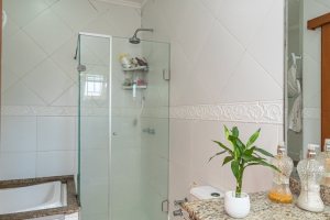 Casa em Condomínio à venda com 175m², 3 dormitórios, 1 suíte, 2 vagas, no bairro Jardim Isabel em Porto Alegre