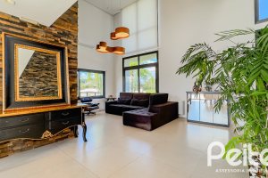 Casa em Condomínio à venda com 385m², 4 dormitórios, 4 suítes, 4 vagas, no bairro Terra Ville em PORTO ALEGRE
