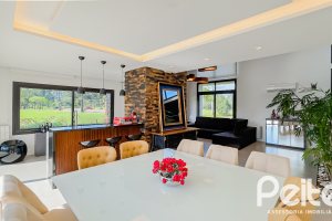 Casa em Condomínio à venda com 385m², 4 dormitórios, 4 suítes, 4 vagas, no bairro Terra Ville em PORTO ALEGRE