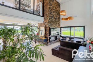 Casa em Condomínio à venda com 385m², 4 dormitórios, 4 suítes, 4 vagas, no bairro Terra Ville em PORTO ALEGRE