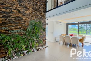 Casa em Condomínio à venda com 385m², 4 dormitórios, 4 suítes, 4 vagas, no bairro Terra Ville em PORTO ALEGRE