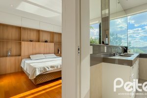 Casa em Condomínio à venda com 385m², 4 dormitórios, 4 suítes, 4 vagas, no bairro Terra Ville em PORTO ALEGRE