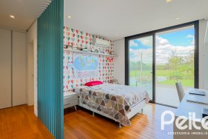 Casa em Condomínio à venda com 385m², 4 dormitórios, 4 suítes, 4 vagas, no bairro Terra Ville em PORTO ALEGRE