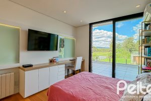 Casa em Condomínio à venda com 385m², 4 dormitórios, 4 suítes, 4 vagas, no bairro Terra Ville em PORTO ALEGRE