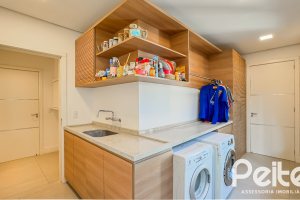 Casa em Condomínio à venda com 385m², 4 dormitórios, 4 suítes, 4 vagas, no bairro Terra Ville em PORTO ALEGRE