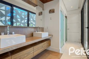 Casa em Condomínio à venda com 385m², 4 dormitórios, 4 suítes, 4 vagas, no bairro Terra Ville em PORTO ALEGRE