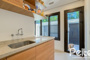 Casa em Condomínio à venda com 385m², 4 dormitórios, 4 suítes, 4 vagas, no bairro Terra Ville em PORTO ALEGRE