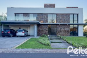 Casa em Condomínio à venda com 385m², 4 dormitórios, 4 suítes, 4 vagas, no bairro Terra Ville em PORTO ALEGRE