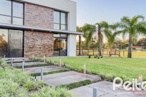 Casa em Condomínio à venda com 385m², 4 dormitórios, 4 suítes, 4 vagas, no bairro Terra Ville em PORTO ALEGRE