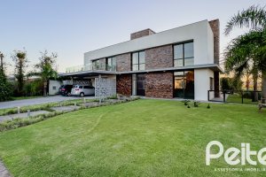 Casa em Condomínio à venda com 385m², 4 dormitórios, 4 suítes, 4 vagas, no bairro Terra Ville em PORTO ALEGRE