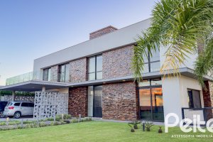 Casa em Condomínio à venda com 385m², 4 dormitórios, 4 suítes, 4 vagas, no bairro Terra Ville em PORTO ALEGRE