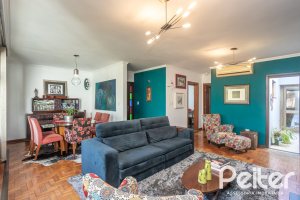 Casa à venda com 226m², 3 dormitórios, 1 suíte, 2 vagas, no bairro Tristeza em Porto Alegre