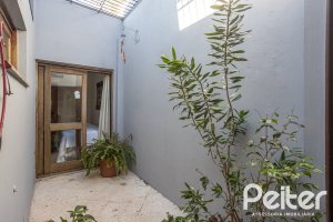 Casa à venda com 226m², 3 dormitórios, 1 suíte, 2 vagas, no bairro Tristeza em Porto Alegre