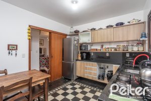 Casa à venda com 226m², 3 dormitórios, 1 suíte, 2 vagas, no bairro Tristeza em Porto Alegre