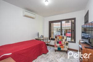 Casa à venda com 226m², 3 dormitórios, 1 suíte, 2 vagas, no bairro Tristeza em Porto Alegre