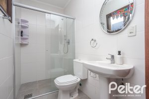 Casa à venda com 226m², 3 dormitórios, 1 suíte, 2 vagas, no bairro Tristeza em Porto Alegre