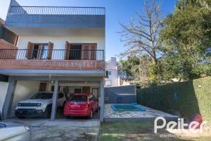 Casa à venda com 226m², 3 dormitórios, 1 suíte, 2 vagas, no bairro Tristeza em Porto Alegre
