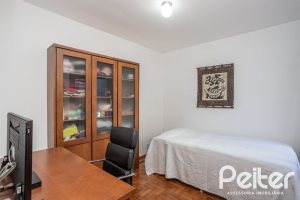 Casa à venda com 226m², 3 dormitórios, 1 suíte, 2 vagas, no bairro Tristeza em Porto Alegre
