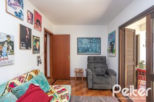 Casa à venda com 226m², 3 dormitórios, 1 suíte, 2 vagas, no bairro Tristeza em Porto Alegre