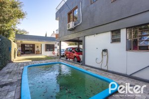 Casa à venda com 226m², 3 dormitórios, 1 suíte, 2 vagas, no bairro Tristeza em Porto Alegre