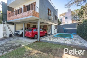 Casa à venda com 226m², 3 dormitórios, 1 suíte, 2 vagas, no bairro Tristeza em Porto Alegre