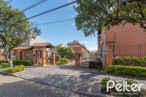 Casa em Condomínio à venda com 204m², 4 dormitórios, 1 suíte, 3 vagas, no bairro Tristeza em Porto Alegre