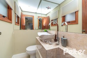 Casa em Condomínio à venda com 204m², 4 dormitórios, 1 suíte, 3 vagas, no bairro Tristeza em Porto Alegre