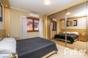 Casa em Condomínio à venda com 204m², 4 dormitórios, 1 suíte, 3 vagas, no bairro Tristeza em Porto Alegre