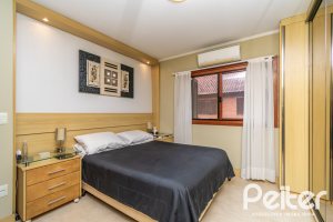 Casa em Condomínio à venda com 204m², 4 dormitórios, 1 suíte, 3 vagas, no bairro Tristeza em Porto Alegre