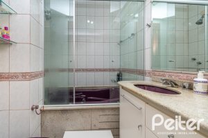 Casa em Condomínio à venda com 204m², 4 dormitórios, 1 suíte, 3 vagas, no bairro Tristeza em Porto Alegre