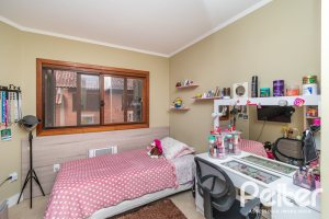 Casa em Condomínio à venda com 204m², 4 dormitórios, 1 suíte, 3 vagas, no bairro Tristeza em Porto Alegre