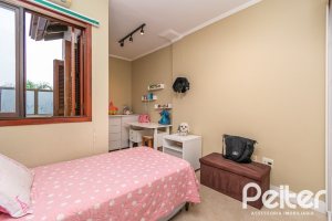 Casa em Condomínio à venda com 204m², 4 dormitórios, 1 suíte, 3 vagas, no bairro Tristeza em Porto Alegre