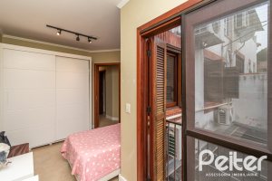 Casa em Condomínio à venda com 204m², 4 dormitórios, 1 suíte, 3 vagas, no bairro Tristeza em Porto Alegre